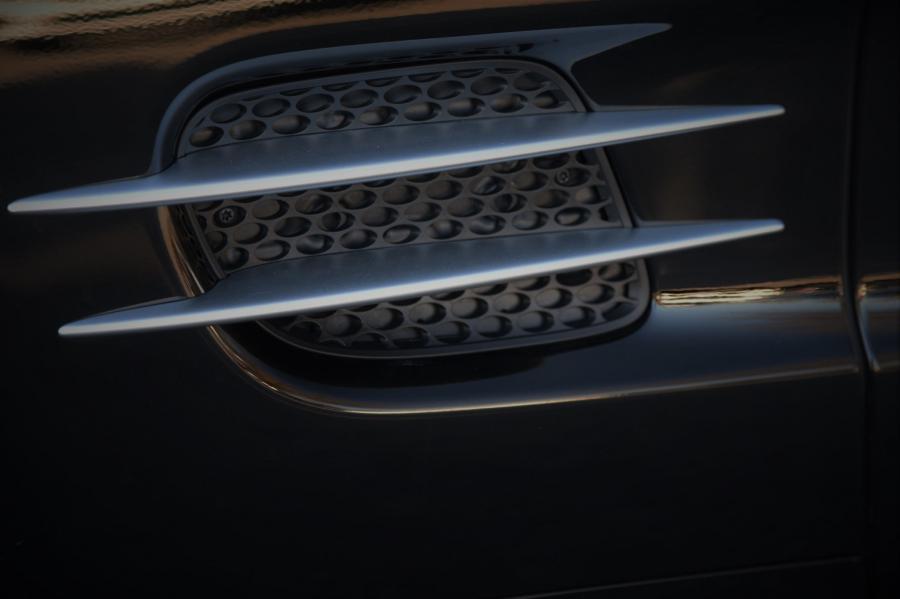 Детали интерьера Mercedes-Benz SL500 (R230) 2003 года  (фото 19 из 86)